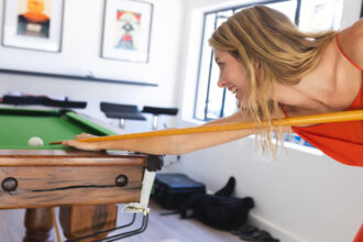 Billard 8 pool anglais : dimensions, règles et accessoires indispensables