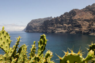 Pourquoi Lanzarote séduit les voyageurs en quête d'architecture et de nature préservée ?